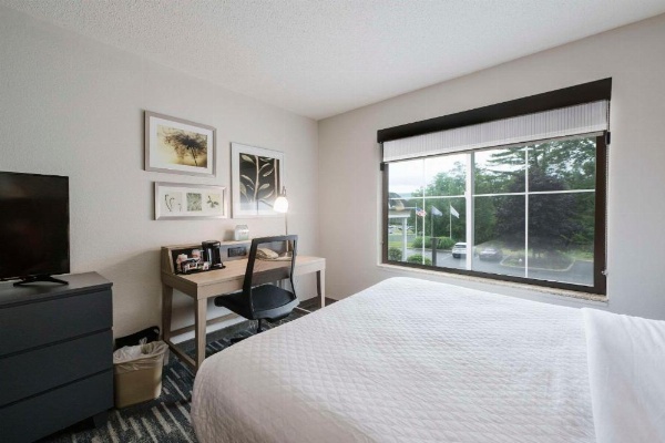 Country Inn & Suites by Radisson, Lake George (Queensbury), NY image 21