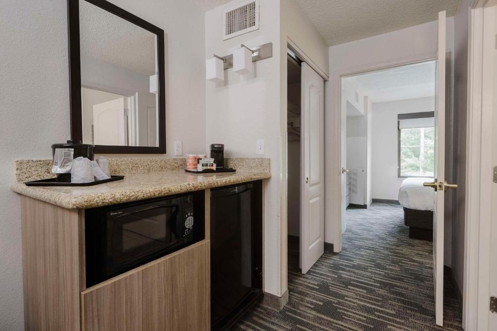 Country Inn & Suites by Radisson, Lake George (Queensbury), NY